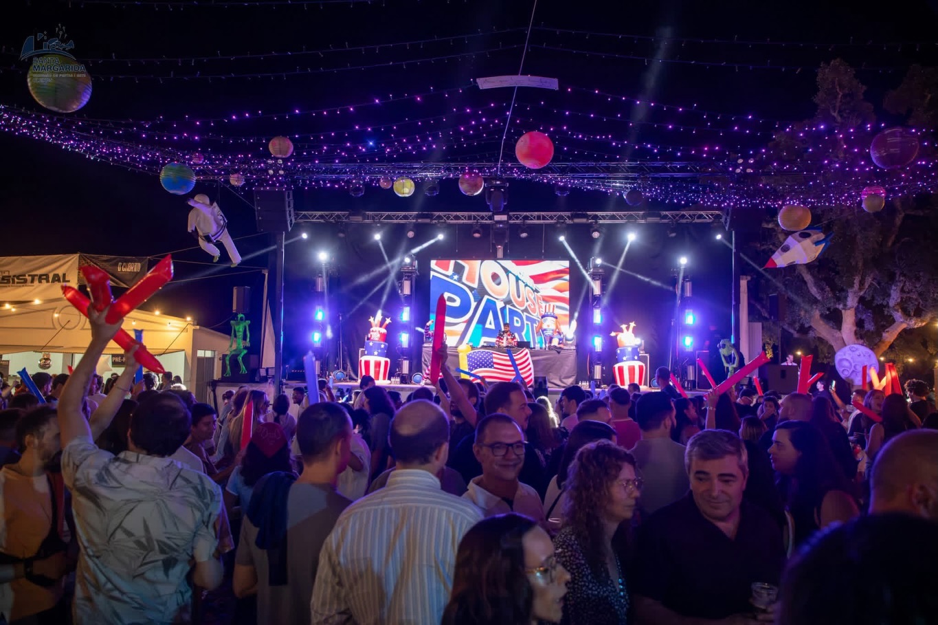 American House Party — fotografia oficial