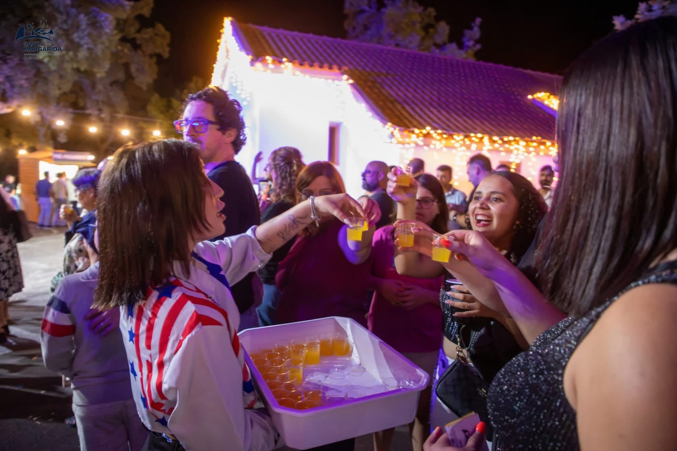 American House Party — fotografia oficial
